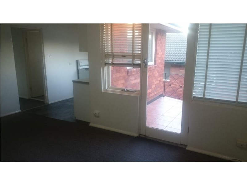 6/4 St Judes Crescent, Campsie NSW 2194