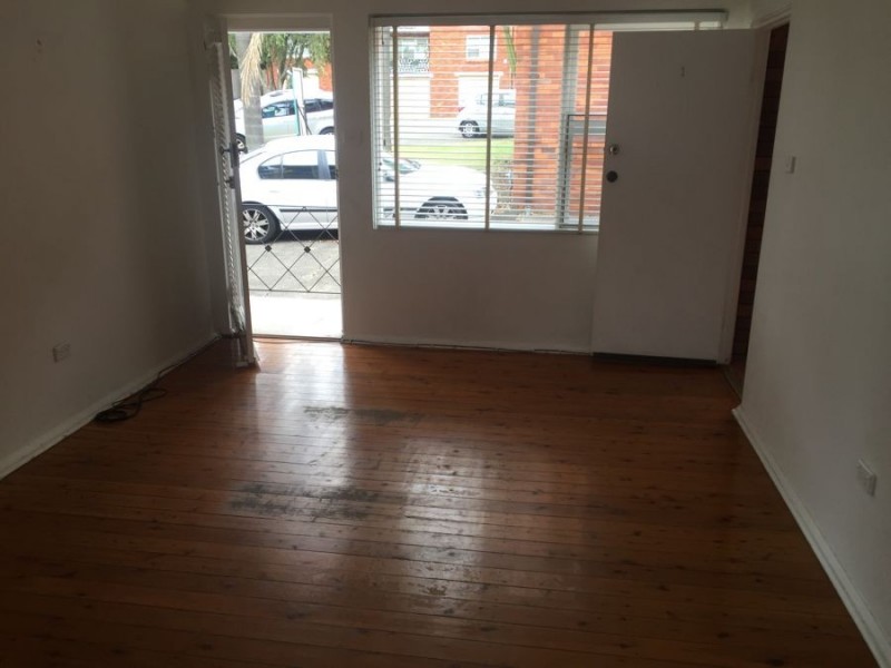 1/4 St Judes Crescent, Campsie NSW 2194