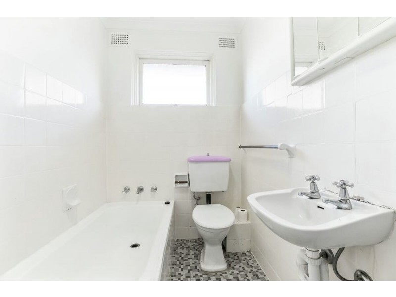 6/4 St Judes Crescent, Belmore NSW 2192