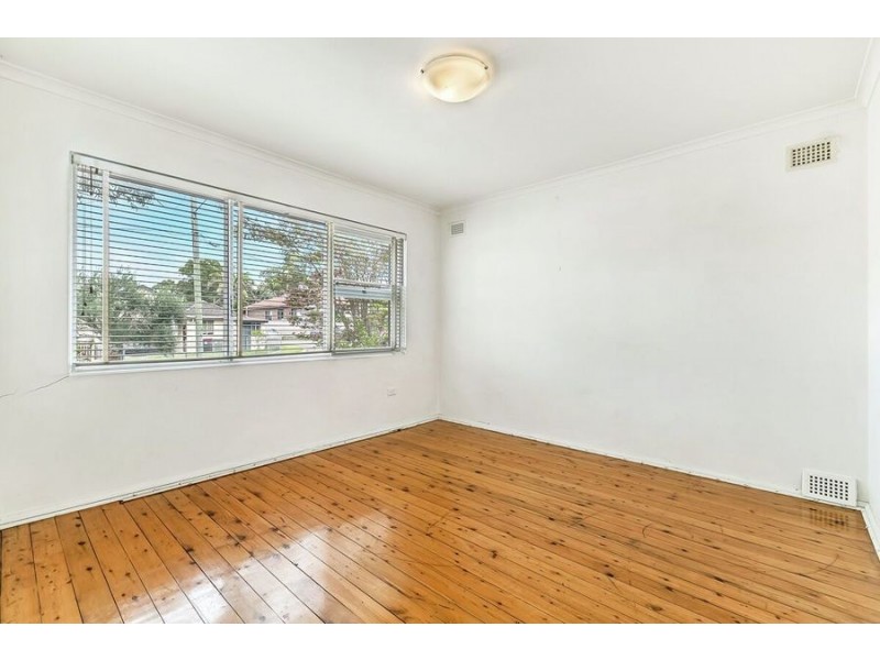 1/4 St Jude Crescent, Campsie NSW 2194