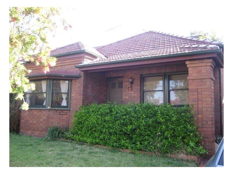 4 Carboona Avenue, Tempe NSW 2044