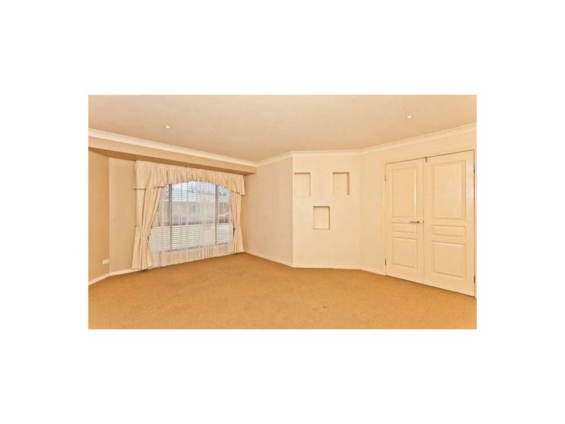 7 King Parrot Court, Cashmere QLD 4500