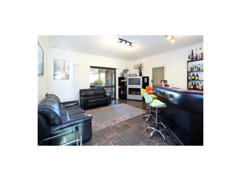 6 Mayflower st, Warner QLD 4500