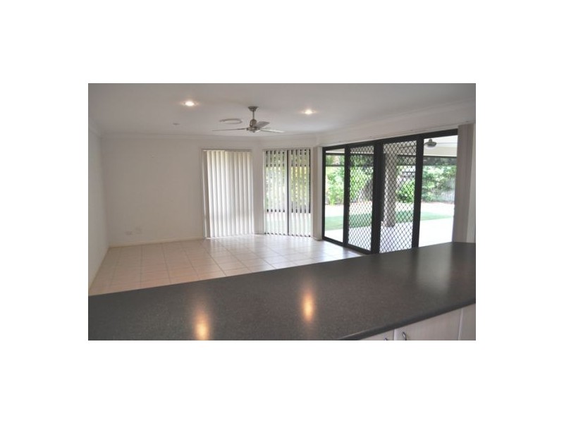 27  Franzin Drive, Cashmere QLD 4500
