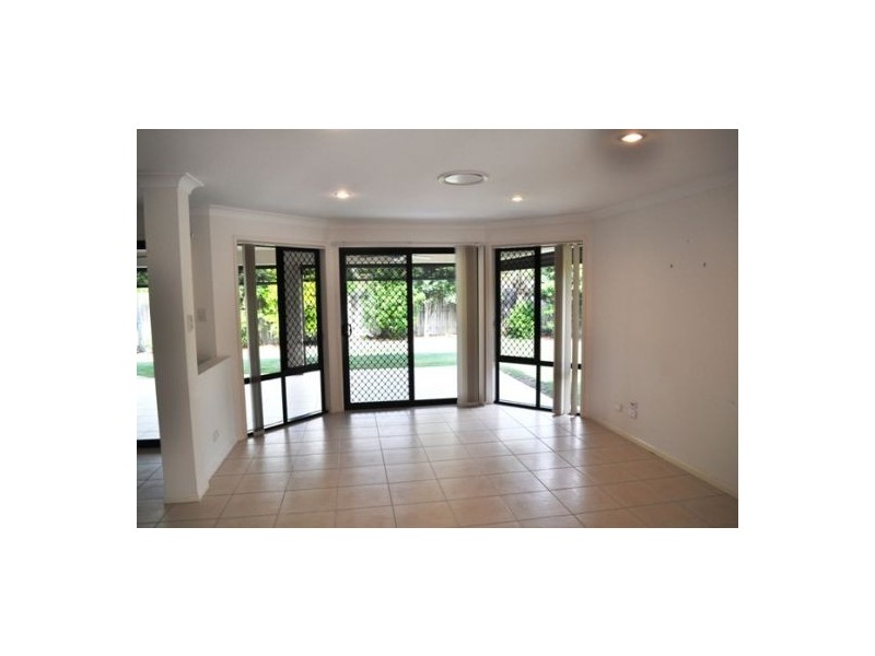 27  Franzin Drive, Cashmere QLD 4500