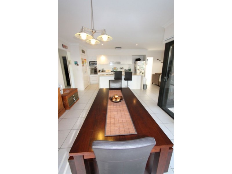 18 Winlock Cct, Warner QLD 4500