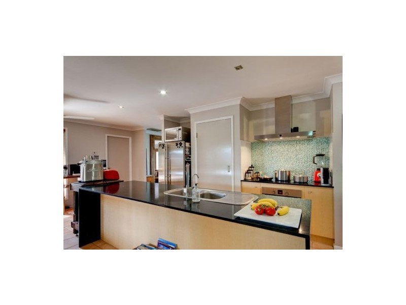 27a Hayward Ave, Cashmere QLD 4500