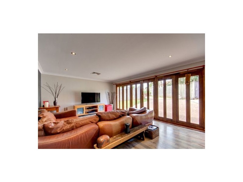 27a Hayward Ave, Cashmere QLD 4500