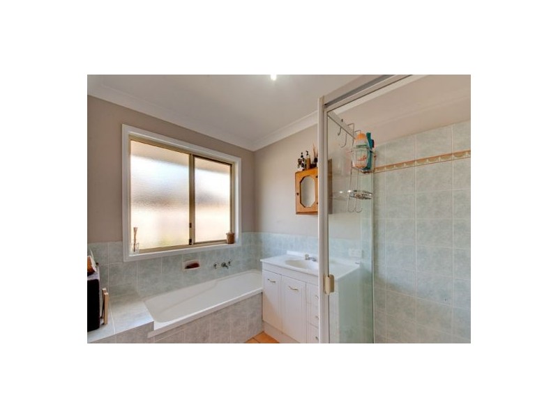 27a Hayward Ave, Cashmere QLD 4500