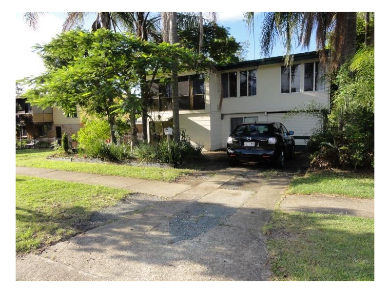 32 Aquarius Drive, Kingston QLD 4114