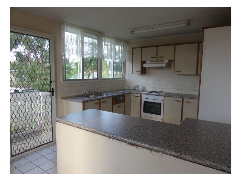32 Aquarius Drive, Kingston QLD 4114