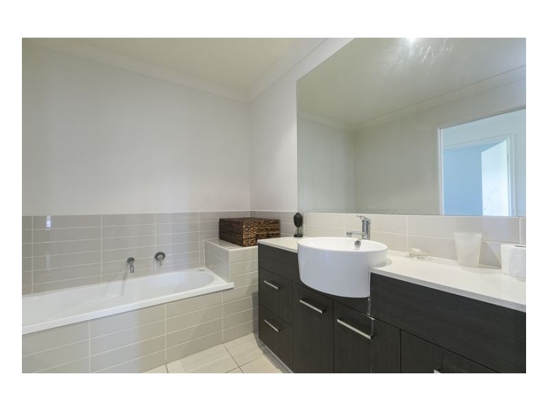 Pacific Pines QLD 4211