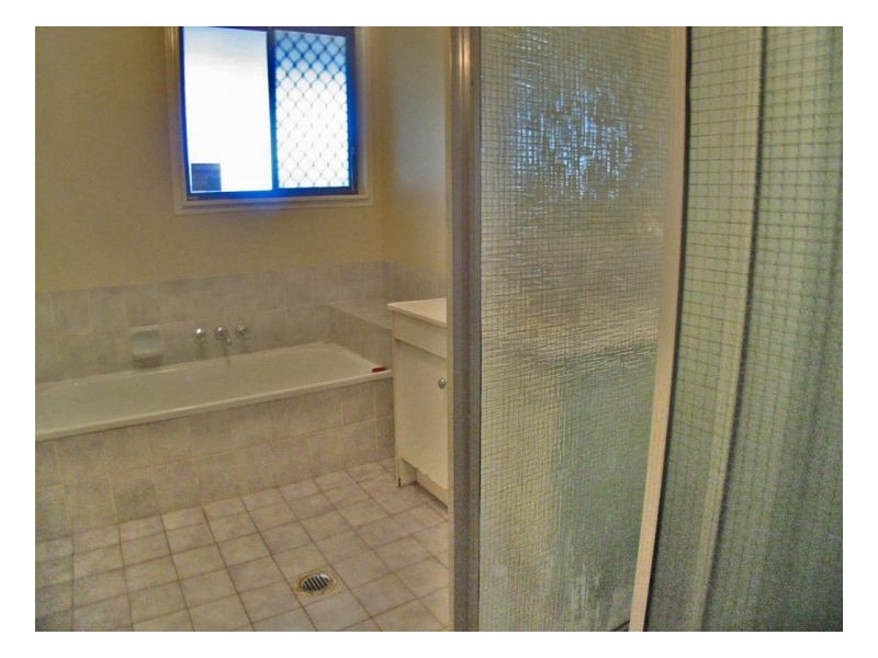 100. Lyndale, Daisy Hill QLD 4127