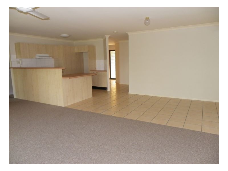 18 1 Santa Isobel Blvd, Pacific Pines QLD 4211