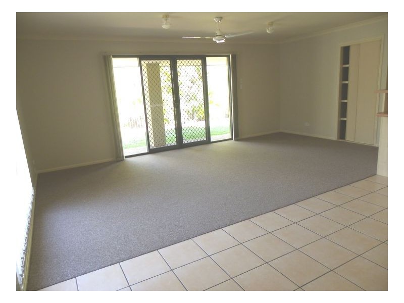 18 1 Santa Isobel Blvd, Pacific Pines QLD 4211