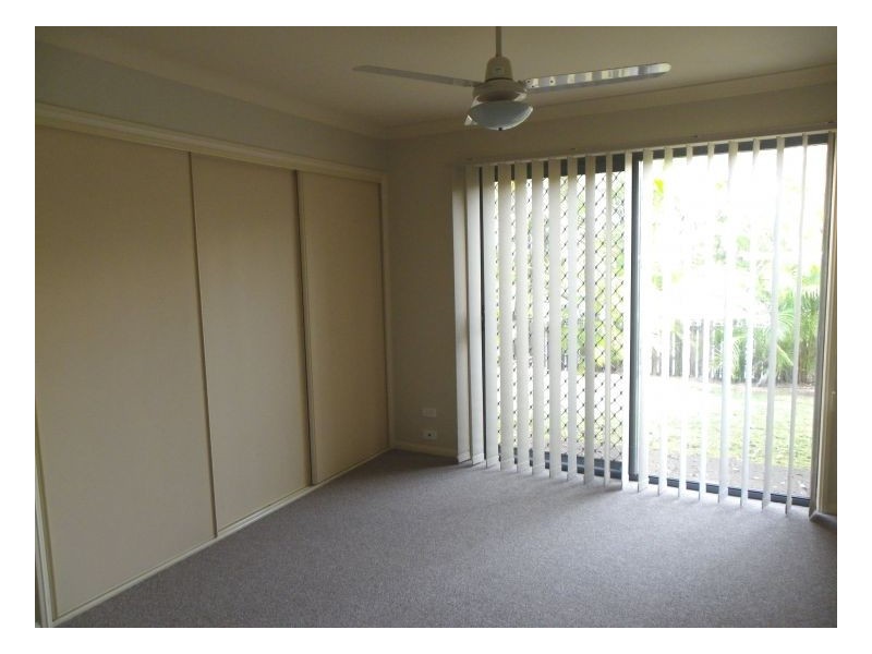 18 1 Santa Isobel Blvd, Pacific Pines QLD 4211