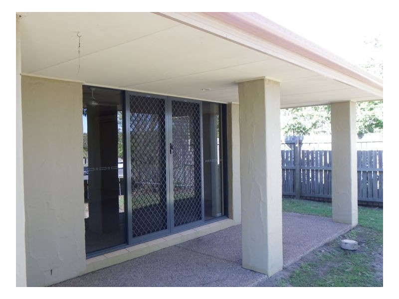 18 1 Santa Isobel Blvd, Pacific Pines QLD 4211