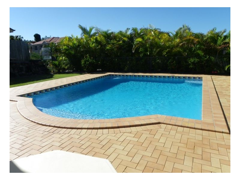 18 1 Santa Isobel Blvd, Pacific Pines QLD 4211