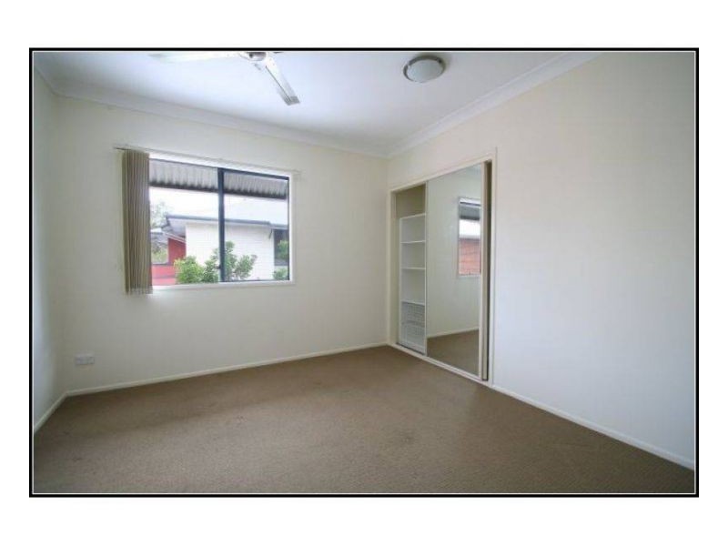 8/170 Whiting Street, Labrador QLD 4215