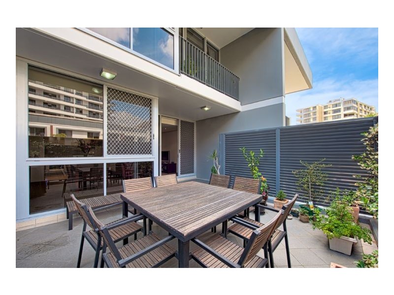 4 Como Crescent, Southport QLD 4215