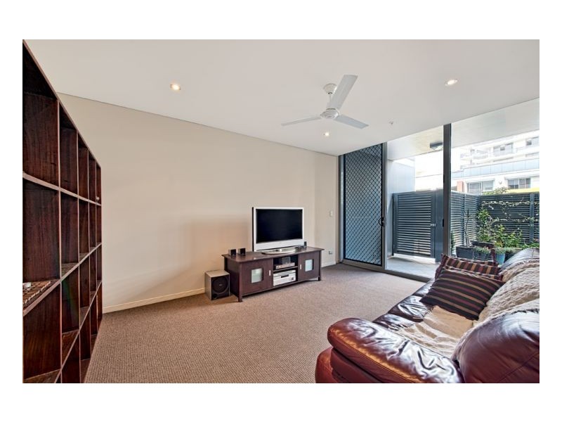 4 Como Crescent, Southport QLD 4215