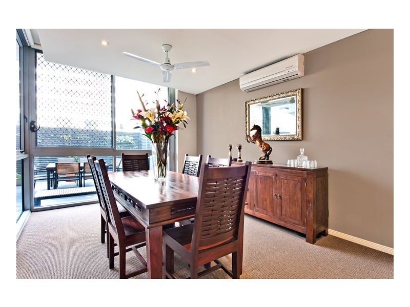 4 Como Crescent, Southport QLD 4215