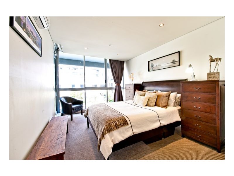 4 Como Crescent, Southport QLD 4215