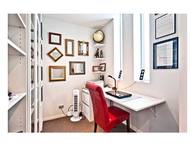 4 Como Crescent, Southport QLD 4215