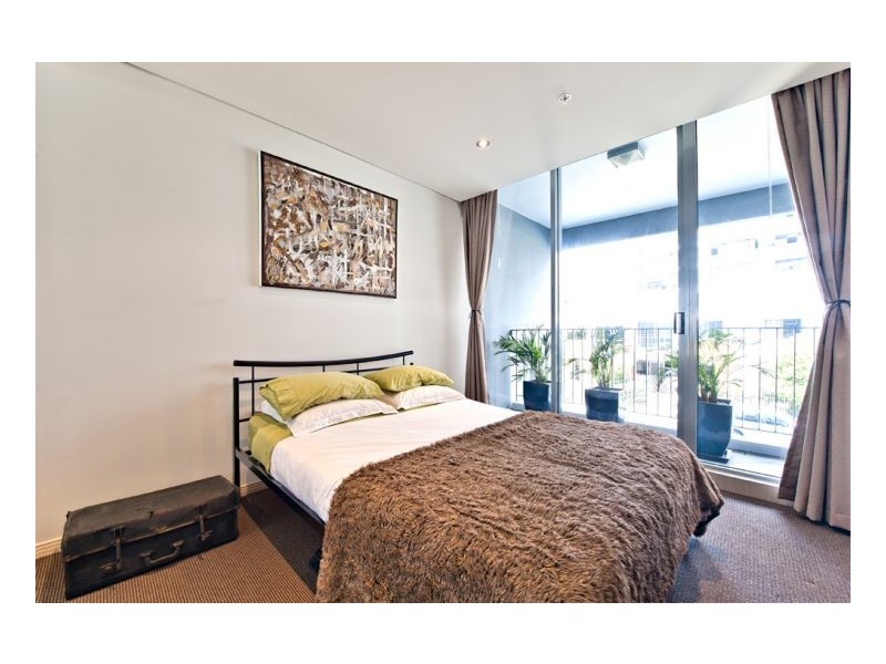 4 Como Crescent, Southport QLD 4215