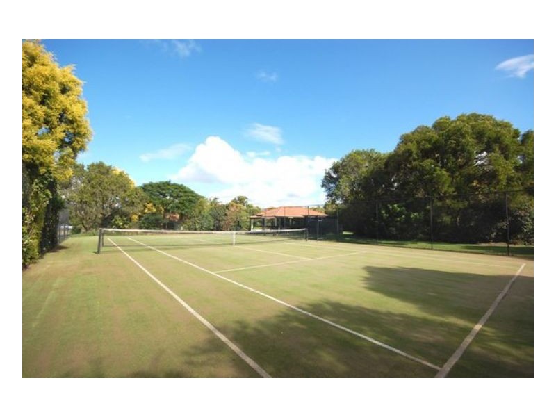 23 Tristan Court, Benowa QLD 4217