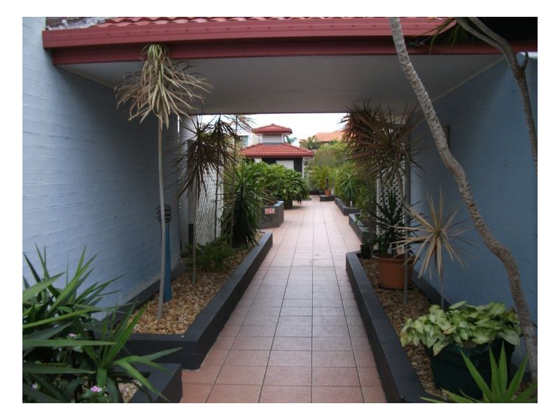 9 75 Bayview Street, Runaway Bay QLD 4216