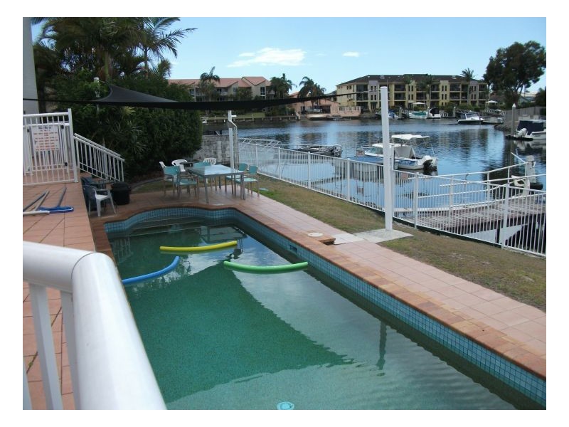 9 75 Bayview Street, Runaway Bay QLD 4216