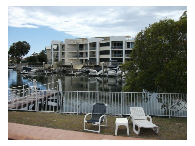 9 75 Bayview Street, Runaway Bay QLD 4216