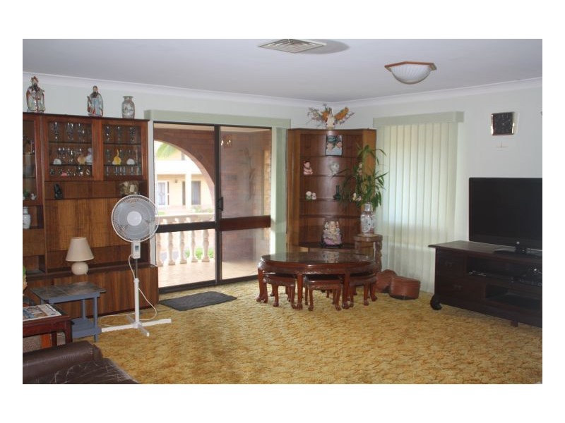 8 Nodosa, Robertson QLD 4109