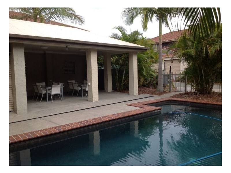 42 University Dr, Meadowbrook QLD 4131