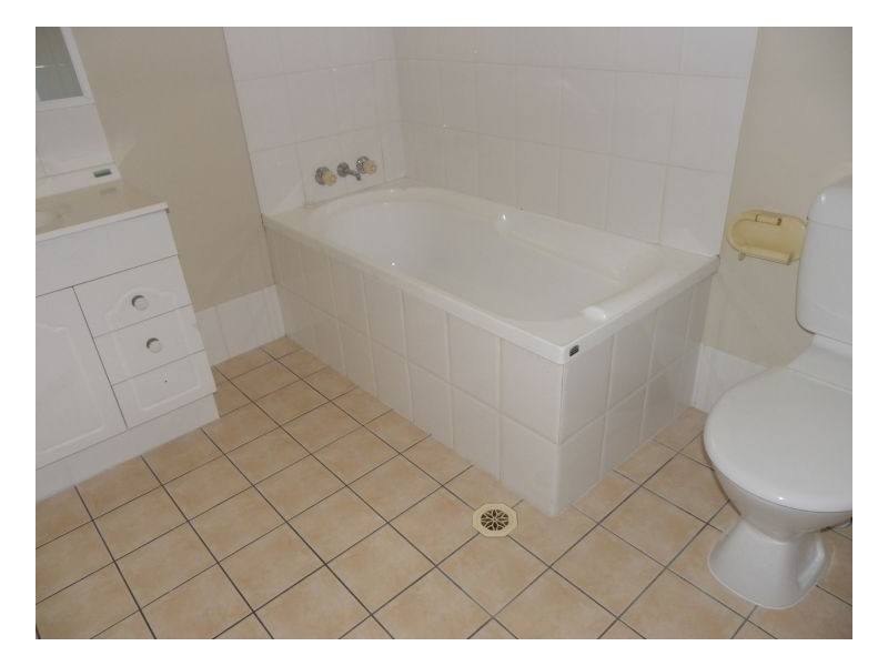 39 1-15 Santa Isobel Blvd, Pacific Pines QLD 4211