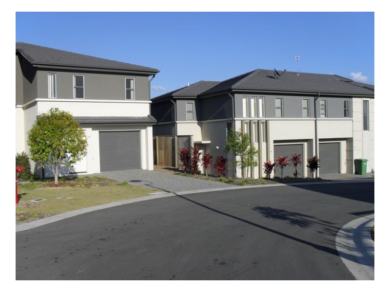 17 1 Belongil Street, Pacific Pines QLD 4211