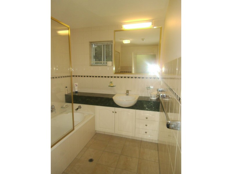 2/27 Harbour Rd, Sutherland Tower,, Hamilton QLD 4007