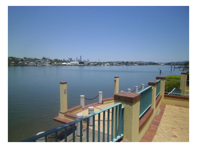 27 Harbour Rd, Hamilton QLD 4007