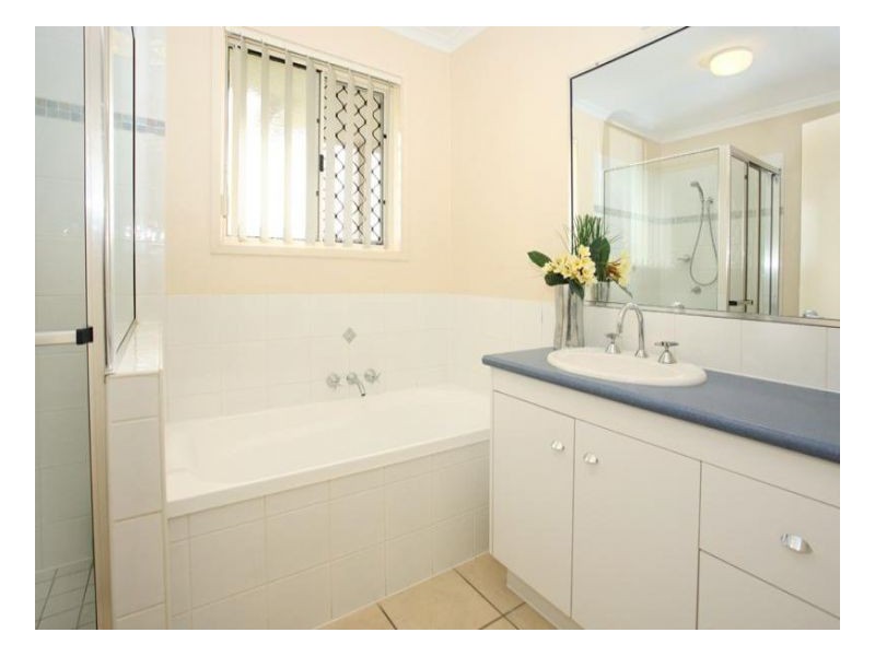 27 Hargreaves Rd, Manly West QLD 4179