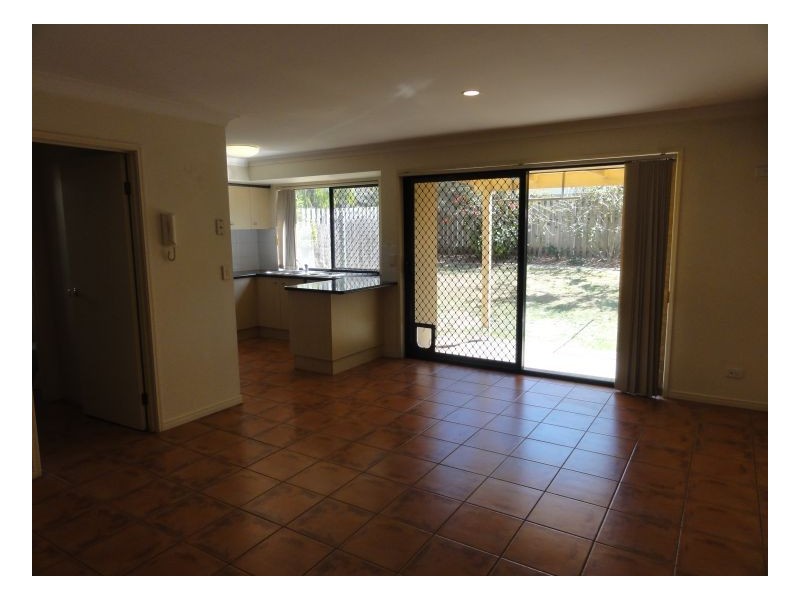 20 19 Harrow Place, Arundel QLD 4214