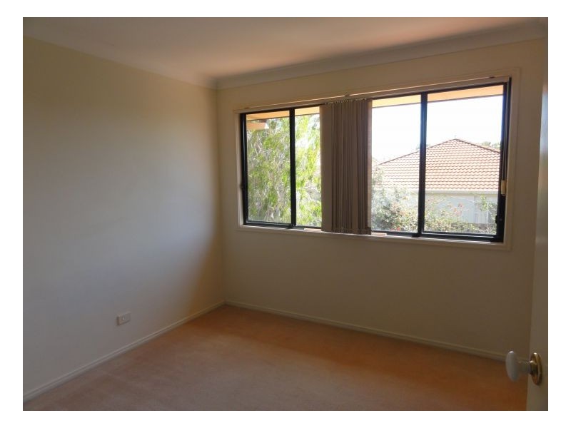 20 19 Harrow Place, Arundel QLD 4214