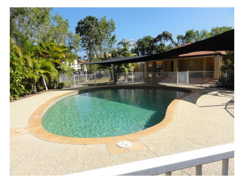 20 19 Harrow Place, Arundel QLD 4214