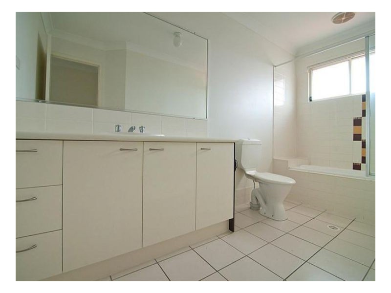 8 Earnshaw Street, Calamvale QLD 4116
