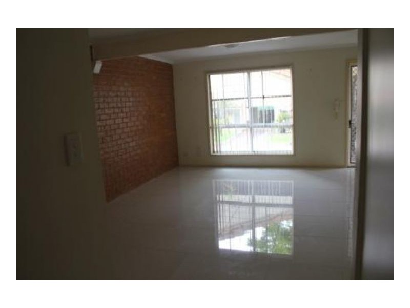 015 Vitko St, Woodridge QLD 4114