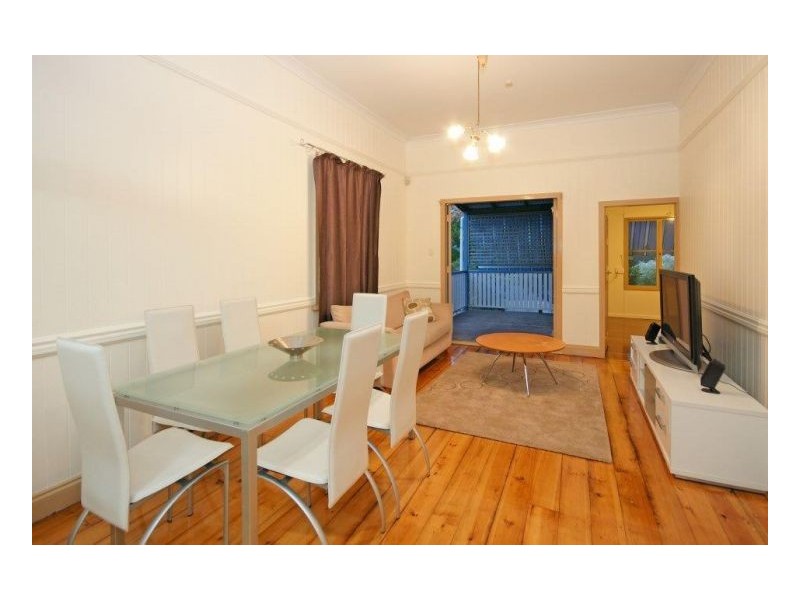 23 Henderson St, Camp Hill QLD 4152