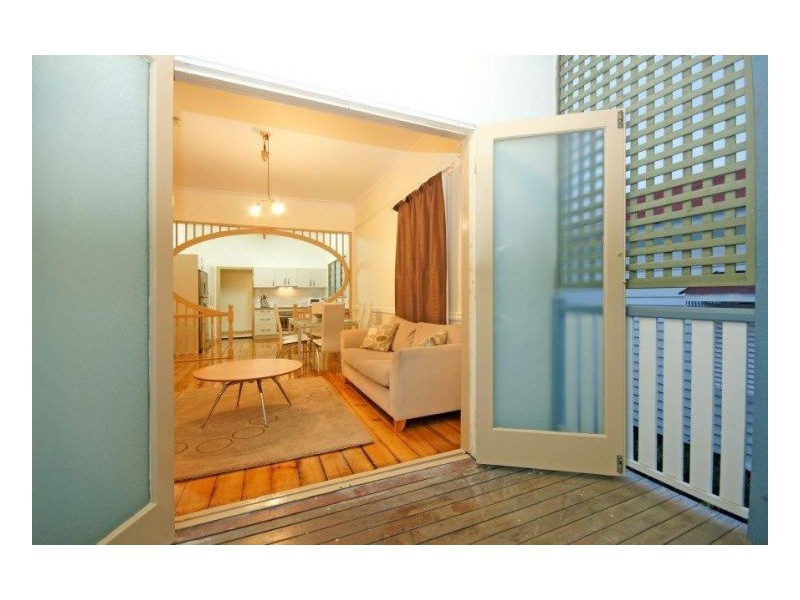 23 Henderson St, Camp Hill QLD 4152