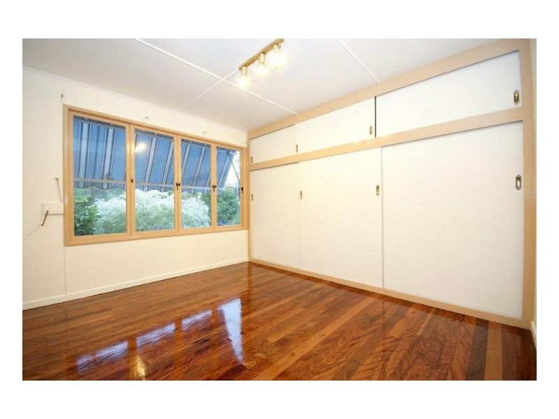 23 Henderson St, Camp Hill QLD 4152