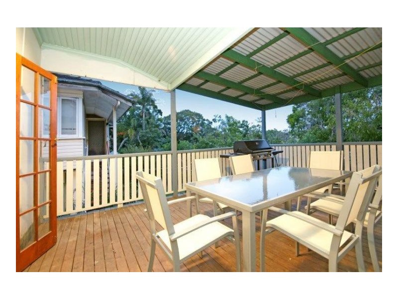 23 Henderson St, Camp Hill QLD 4152