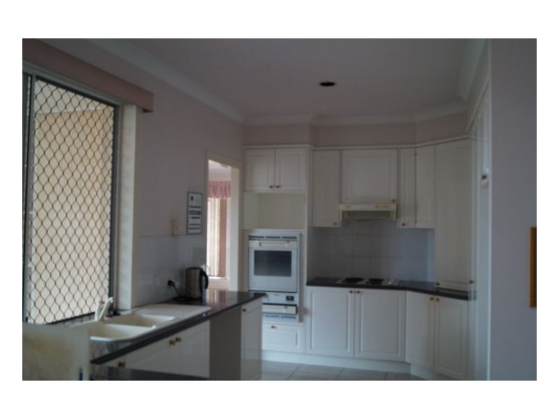 27 Eden Elm Street, Calamvale QLD 4116